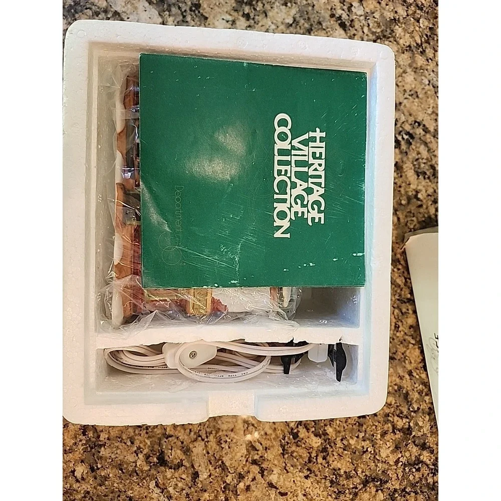 Dept 56 Heritage Dickens Village Scrooge and‎ Marley Counting House Lighted